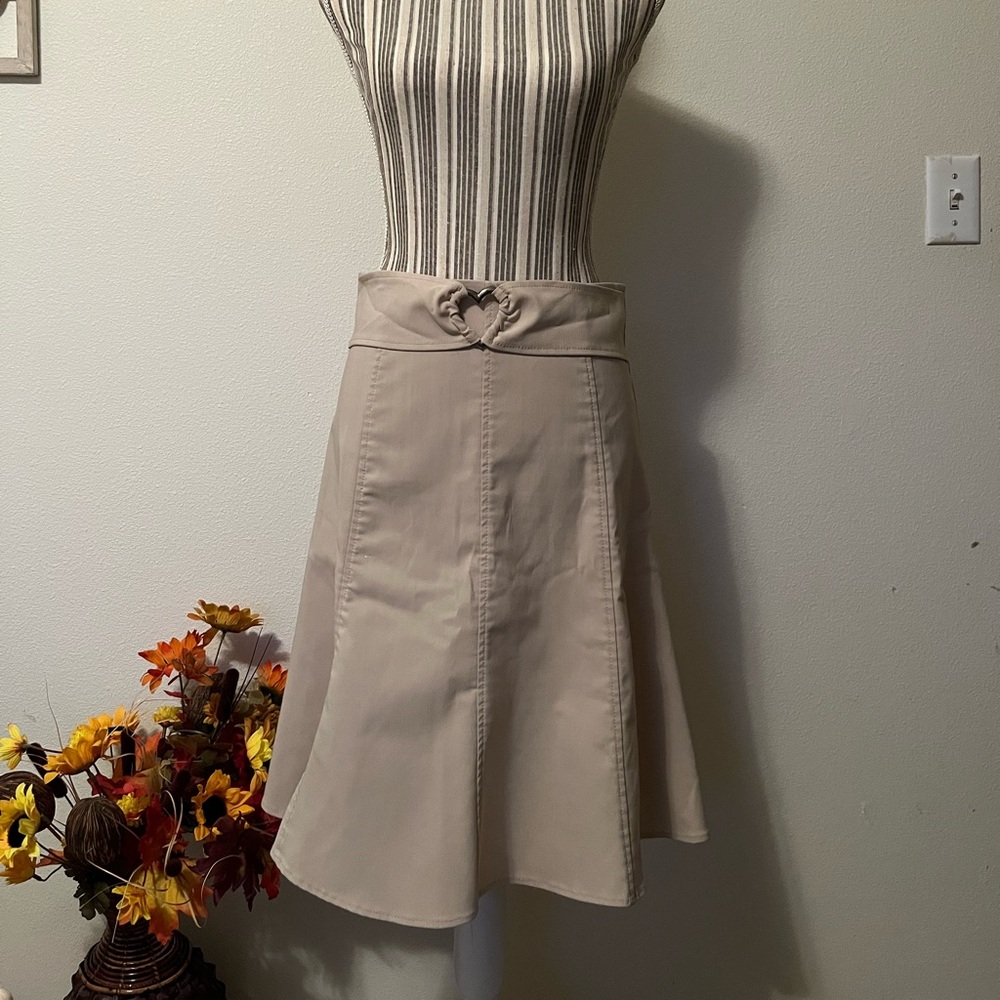 Tan Skirt. Size M. Fits like a size 8.❤️